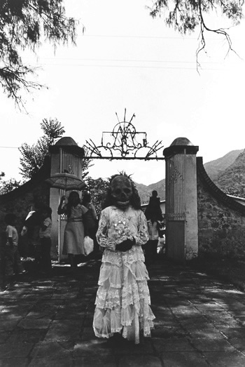 Primera communión / First Communion, Chalma, State of Mexico, 1984, Silver gelatin print, Graciela Iturbide